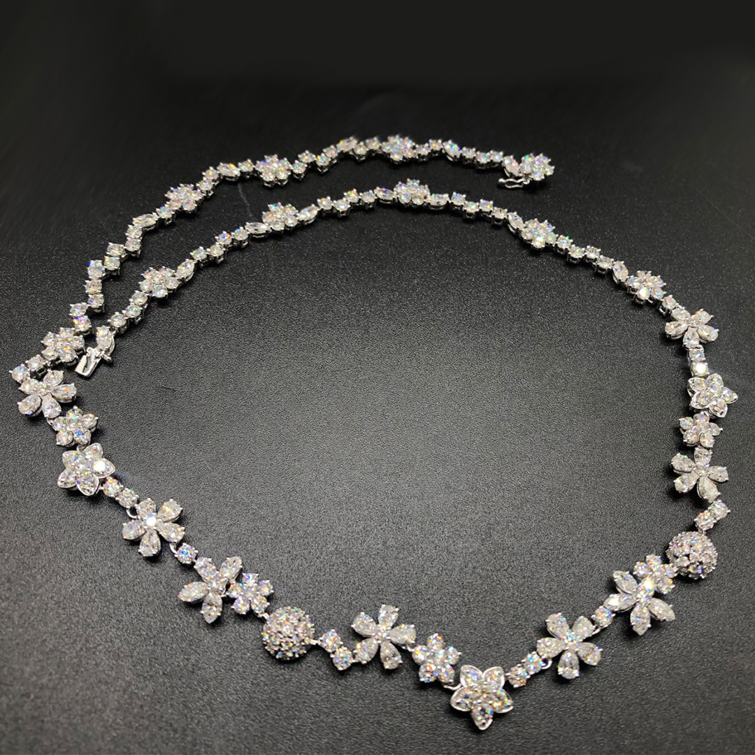Van Cleef & Arpels 18k White Gold Folie des Prés Full Diamond Necklace VCARP05E00
